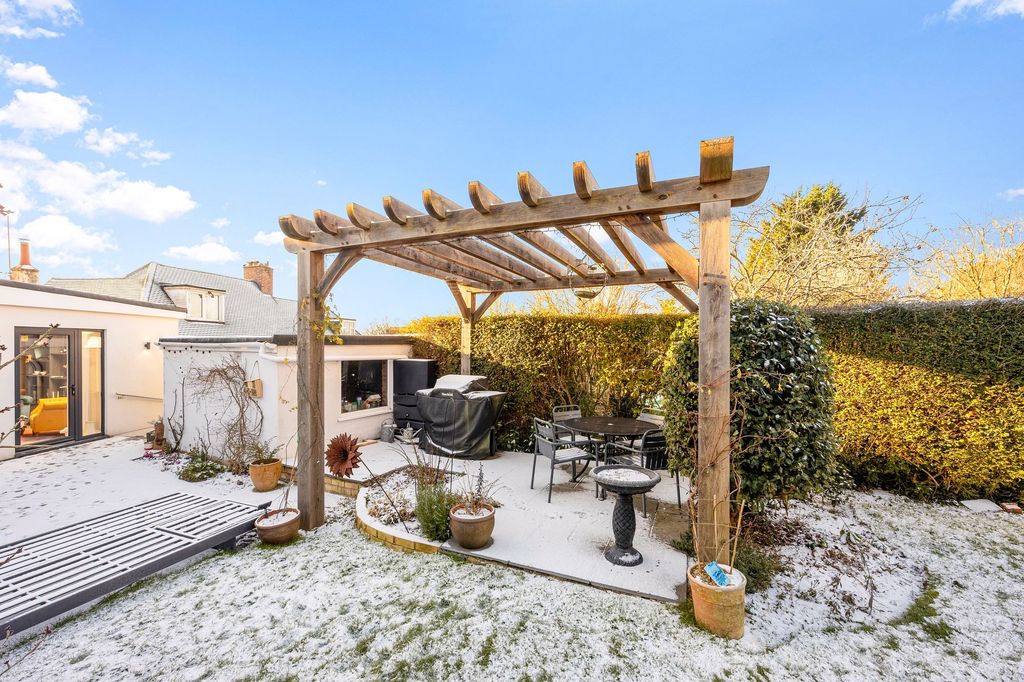 Property photo 2 of 26