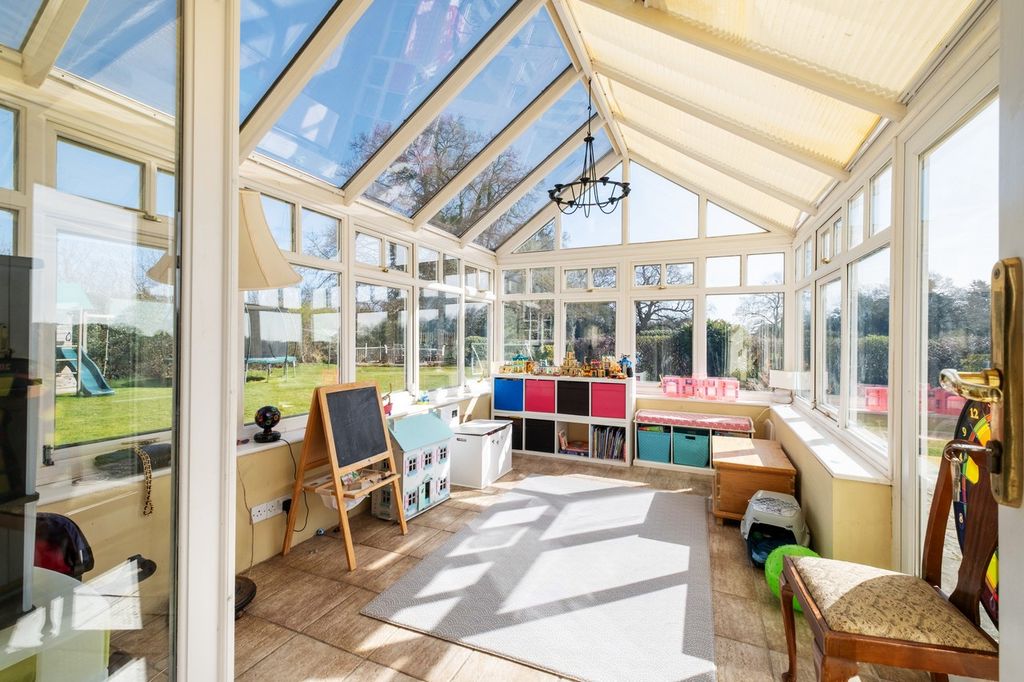 Property photo 2 of 29 Oakdene-19