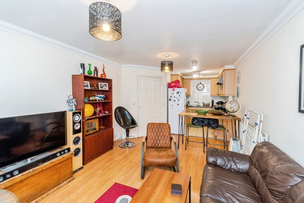 Property photo 3 of 10 Pbox-Img.Jpg