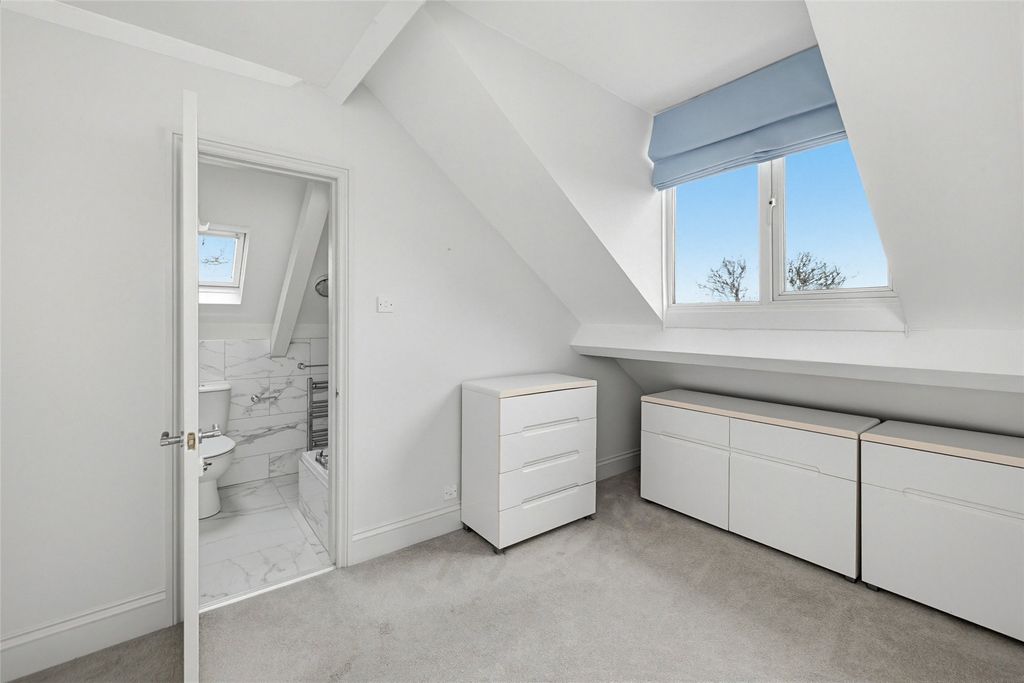 Property photo 3 of 24 Picture No. 12