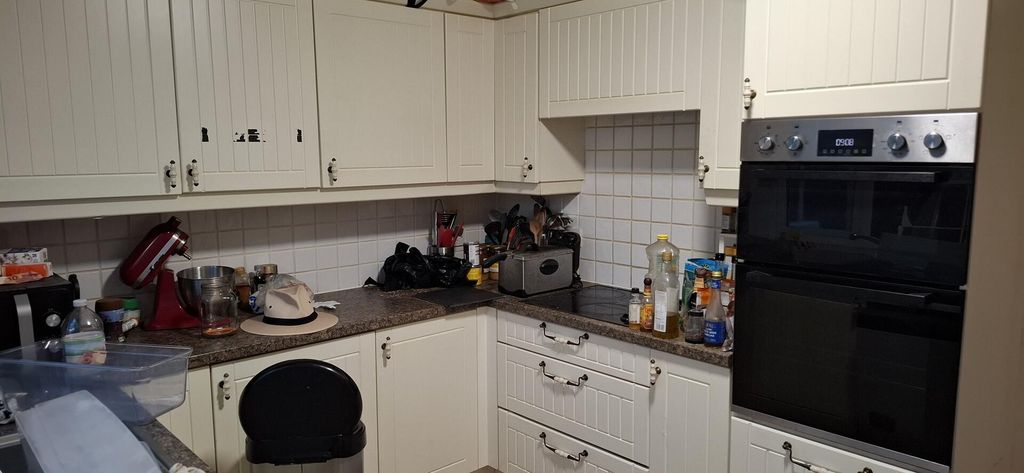 Property photo 3 of 12 Kitchen