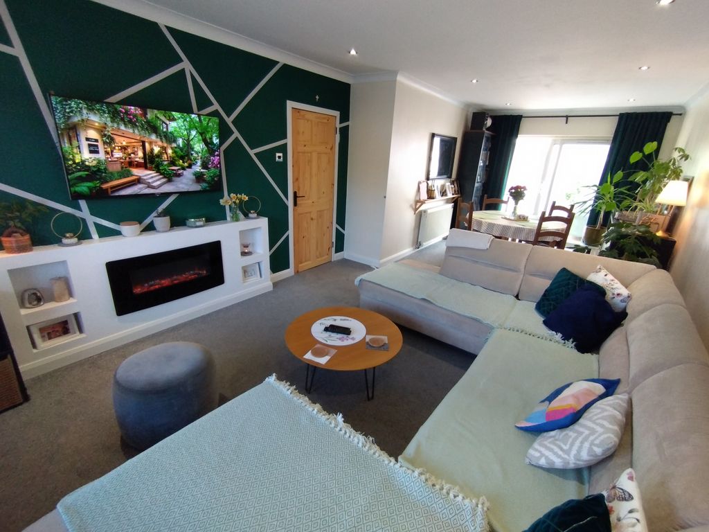 Property photo 2 of 35