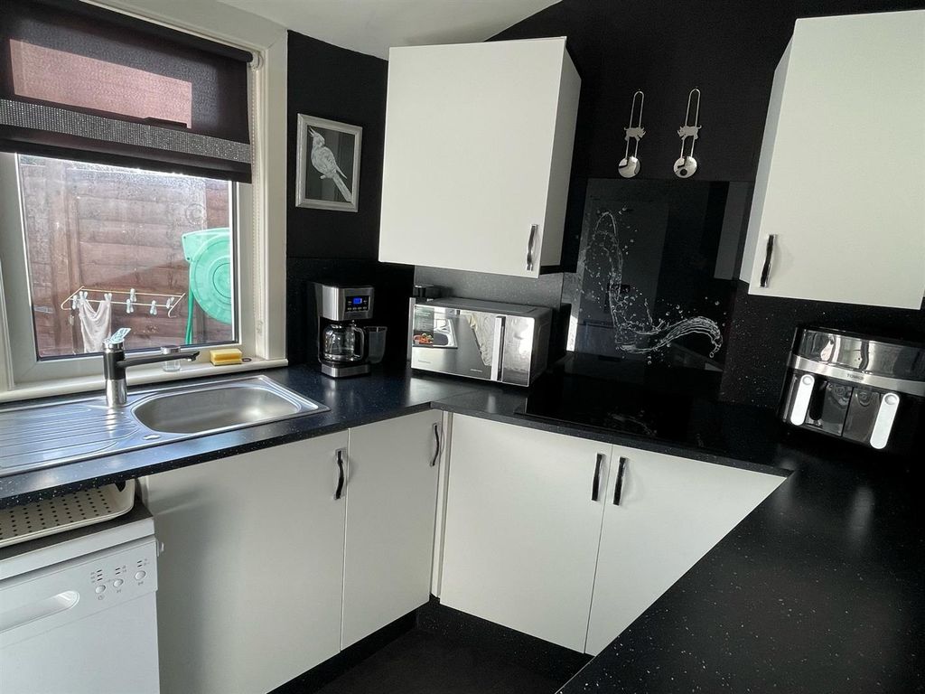 Property photo 2 of 19 Kitchen