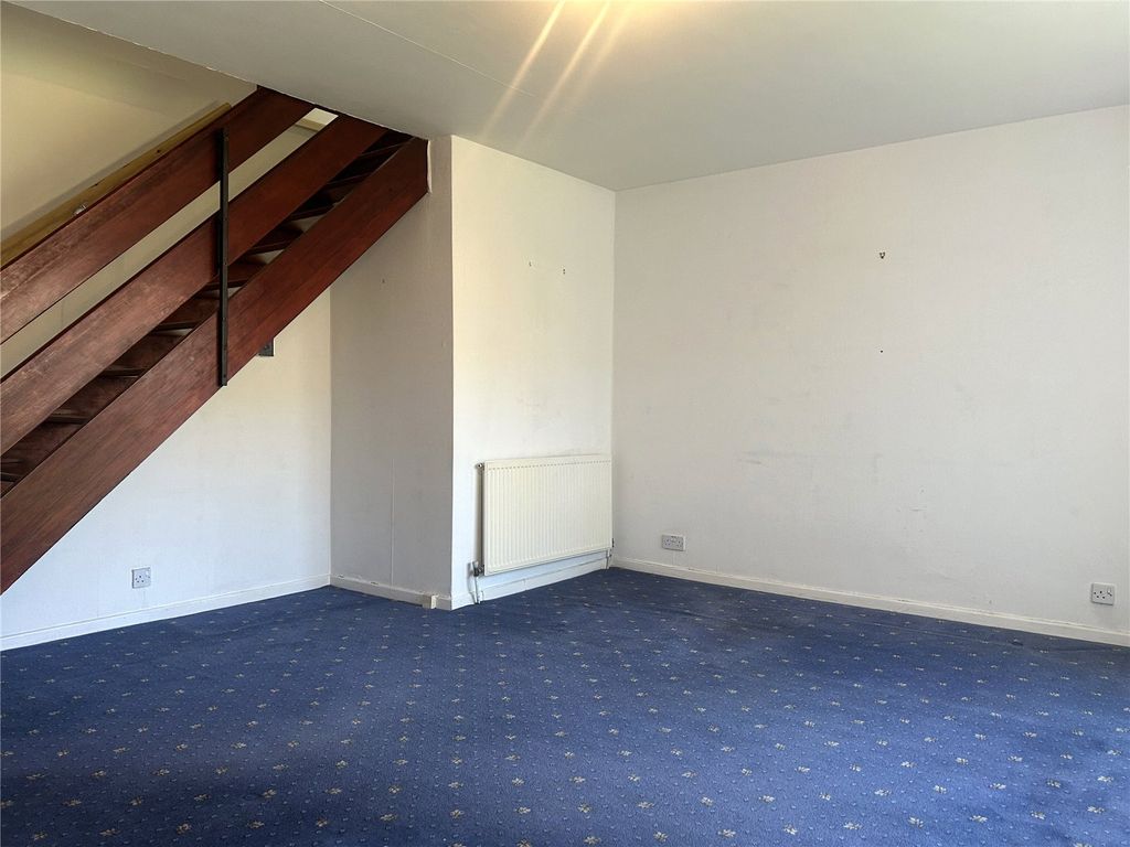 Property photo 3 of 14 Lounge