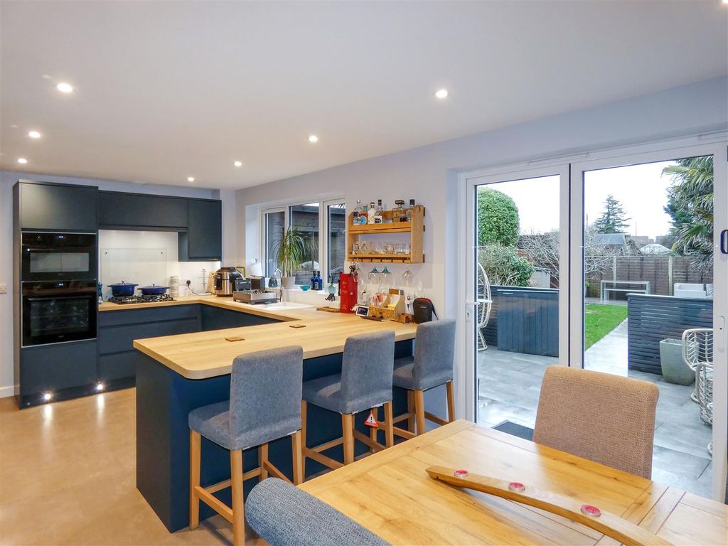 Property photo 2 of 18 Kitchen/Dining Room
