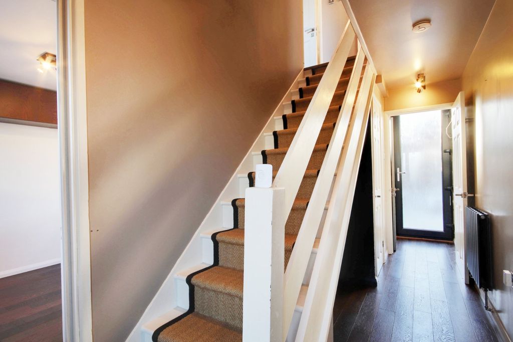 Property photo 2 of 17 Hallway