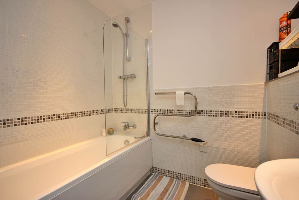 Property photo 3 of 6