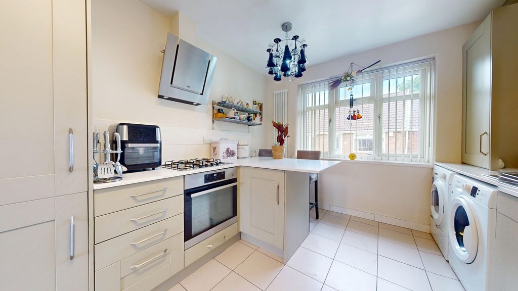 Property photo 3 of 31 5212066