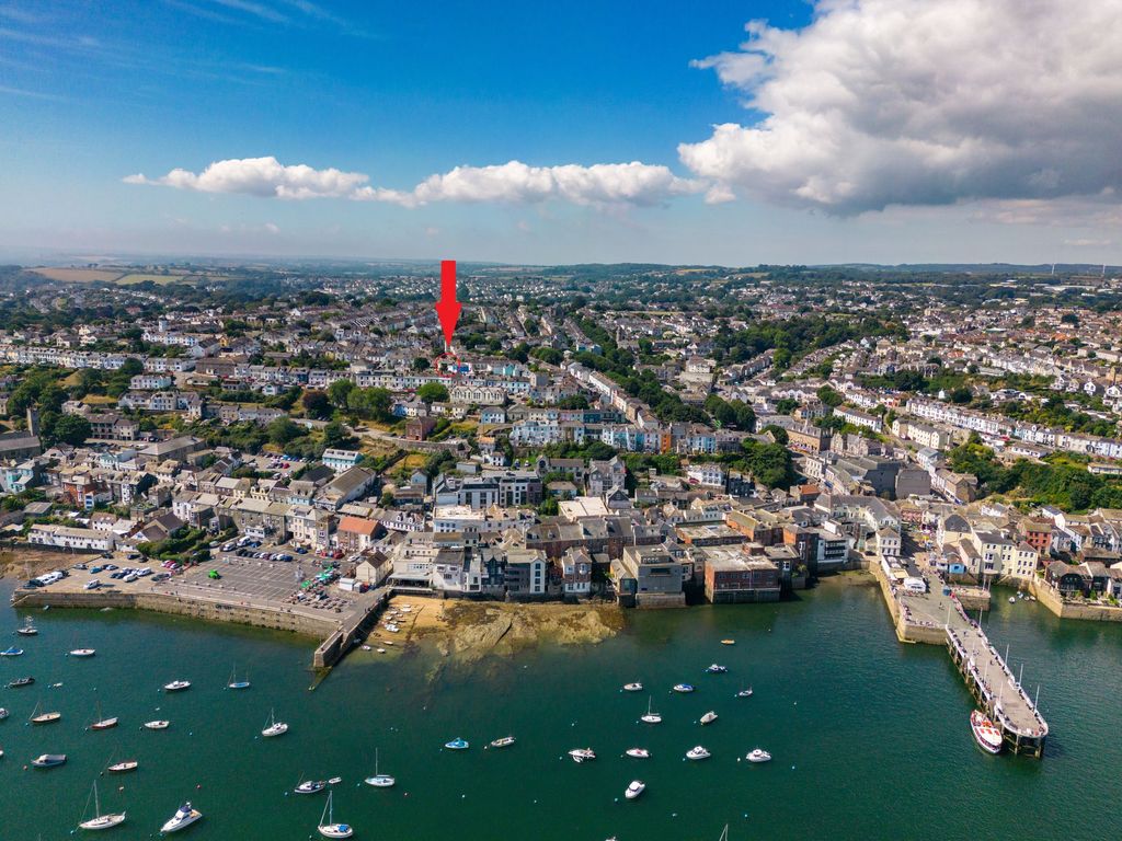 Property photo 2 of 13