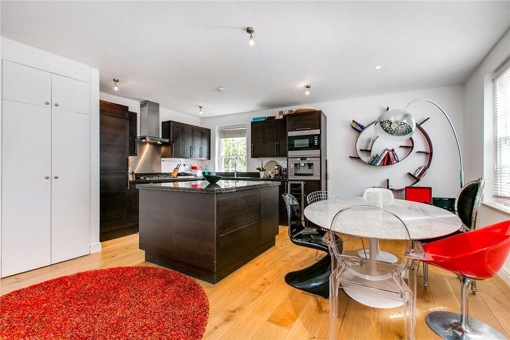 Property photo 3 of 8