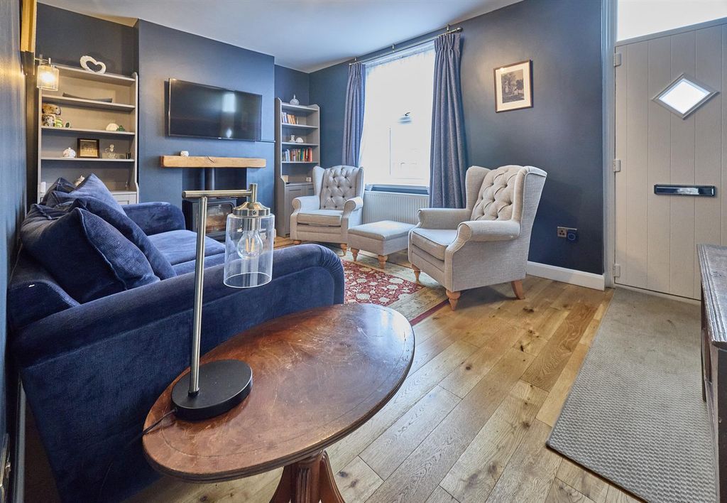 Property photo 2 of 10 Front Lounge