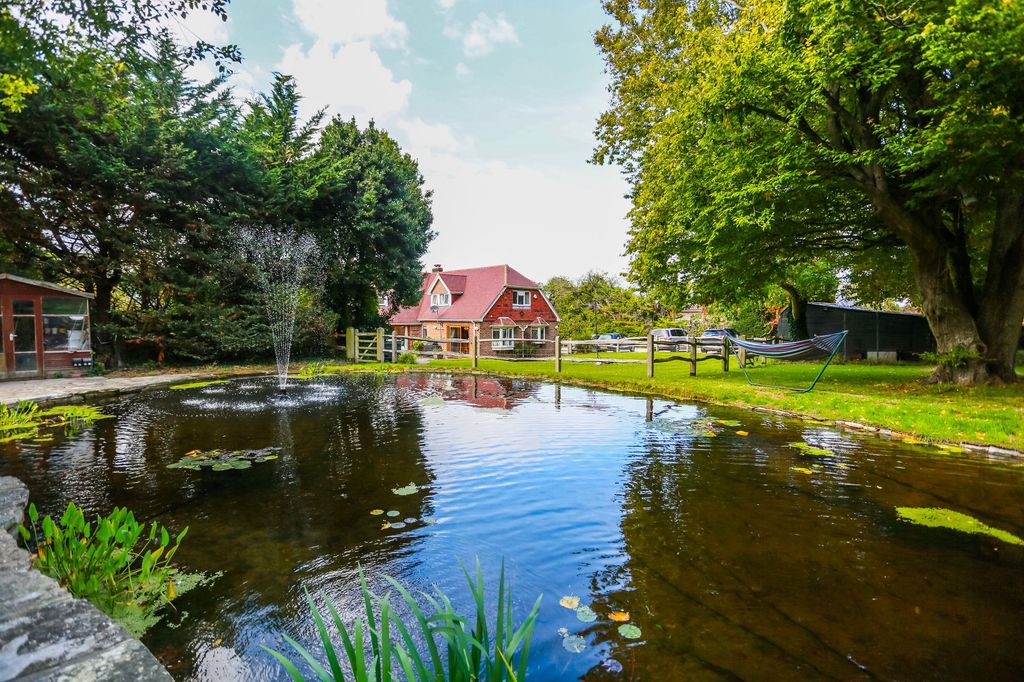 Property photo 1 of 41