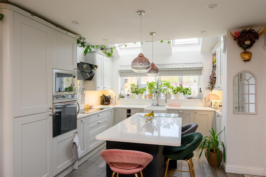 Property photo 3 of 29 Kitchen