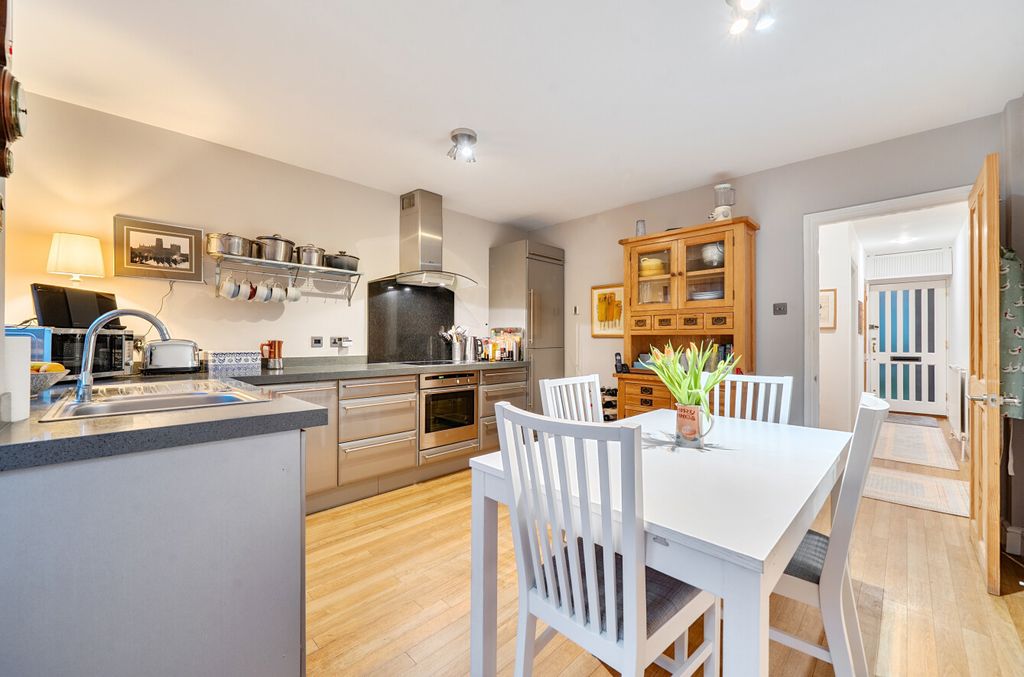 Property photo 3 of 12 1400150-9-6967c90...