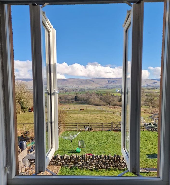 Property photo 3 of 42 1000053607.Jpg