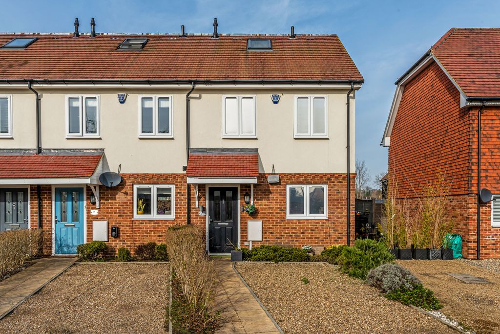 Property photo 1 of 36 7-Weald-Gardens-38