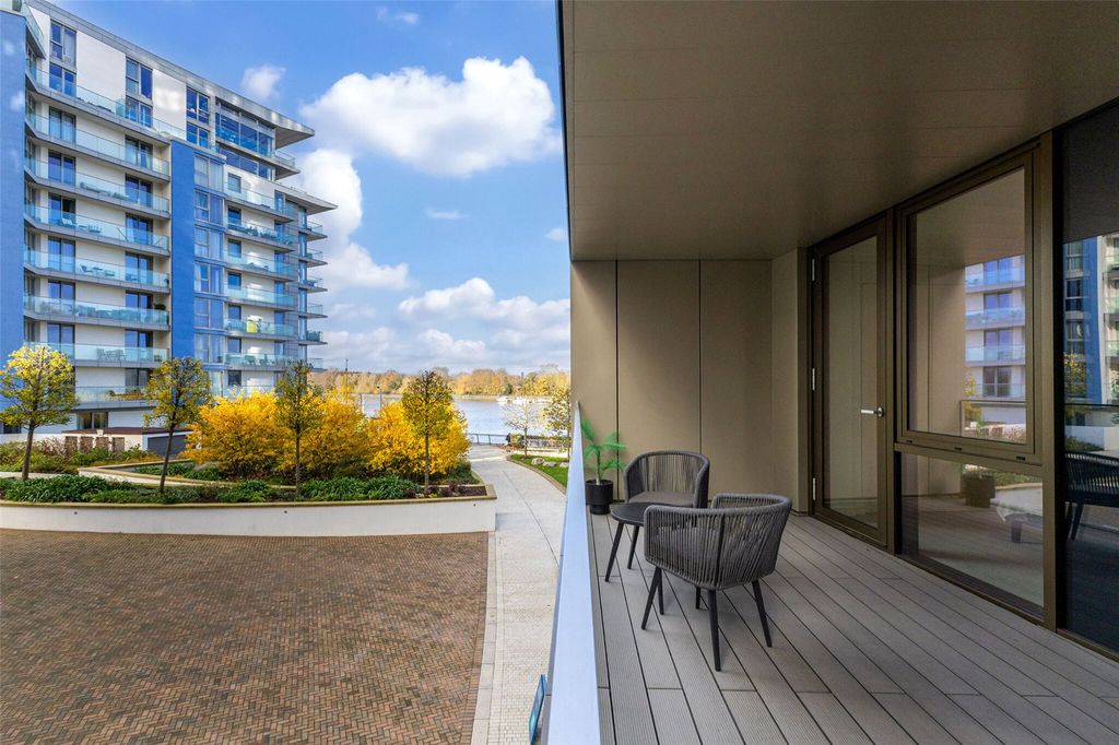 Property photo 1 of 31 Balcony