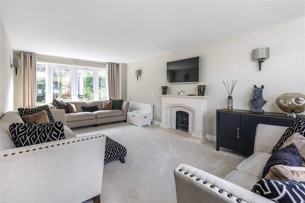 Property photo 2 of 14 Sitting Room