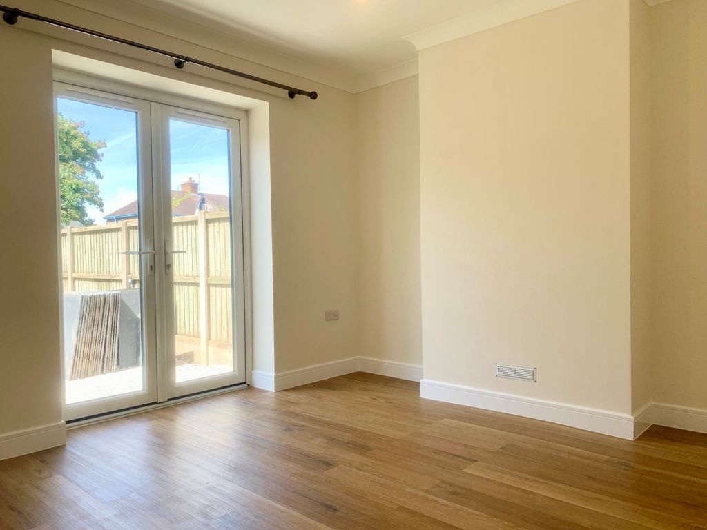 Property photo 3 of 10 Dining Room