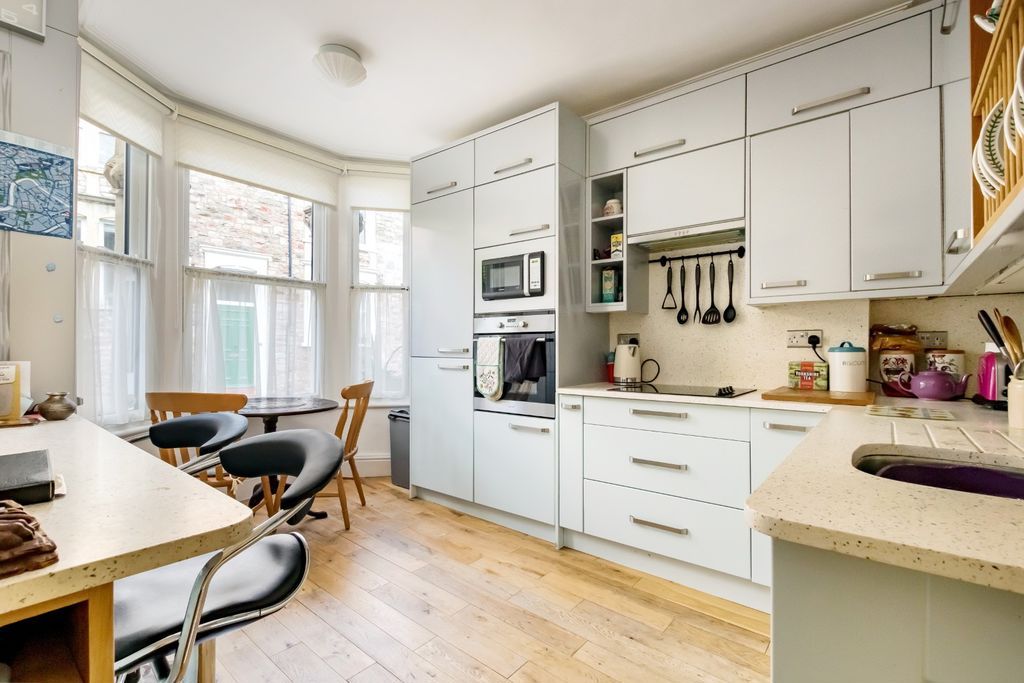 Property photo 3 of 17 Kitchen/Breakfast Room