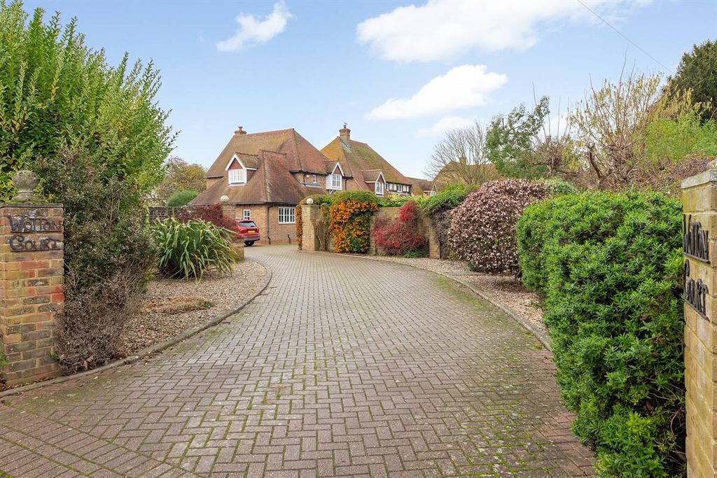 Property photo 2 of 42