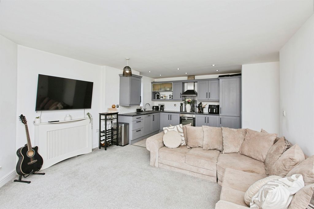 Property photo 3 of 16