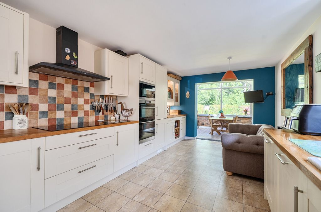 Property photo 2 of 14 1463451-20-6A1583...
