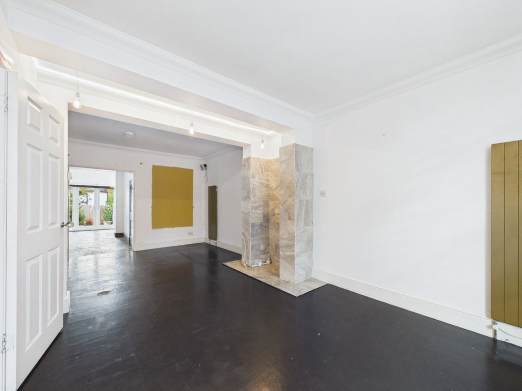 Property photo 2 of 17 5196982