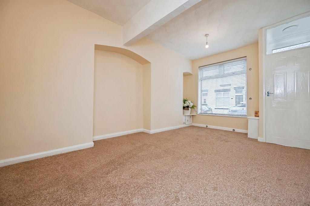 Property photo 3 of 14 Pbox-Img.Jpg
