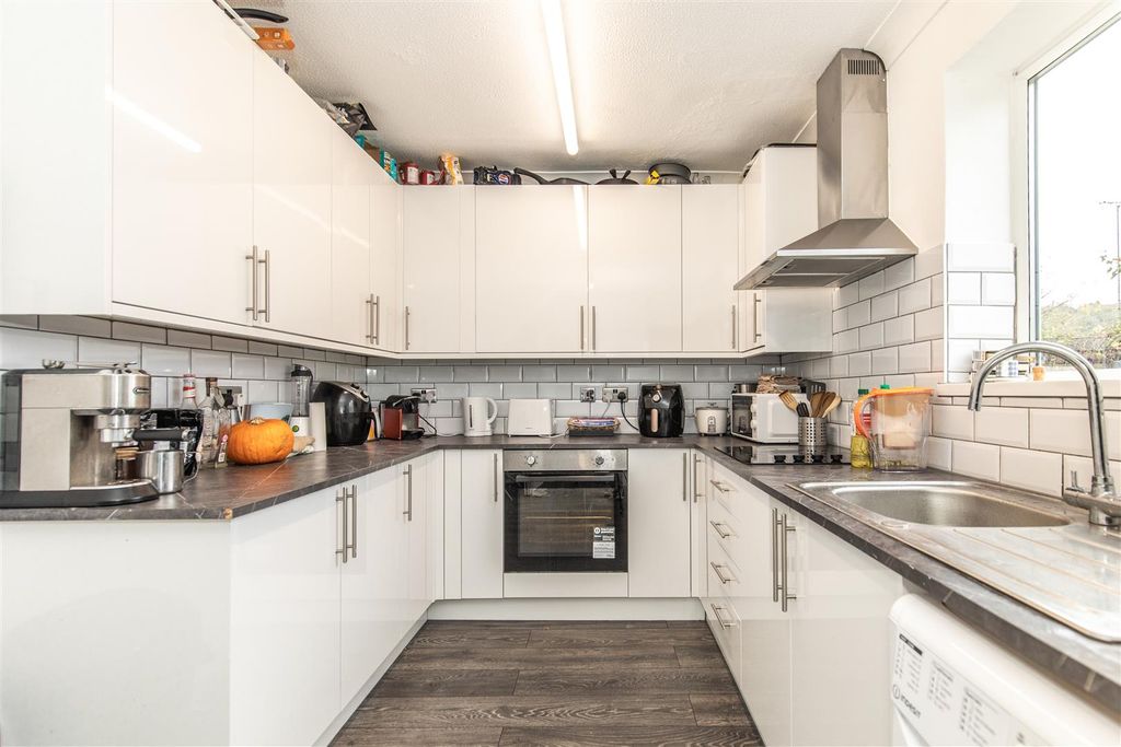 Property photo 3 of 13 Kitchen