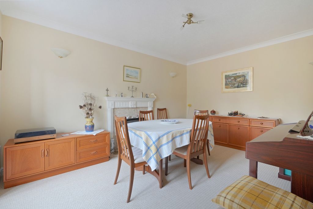 Property photo 3 of 31 Dining Room