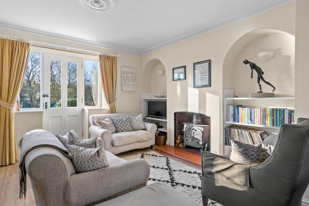 Property photo 3 of 13 Sitting Area.Jpg