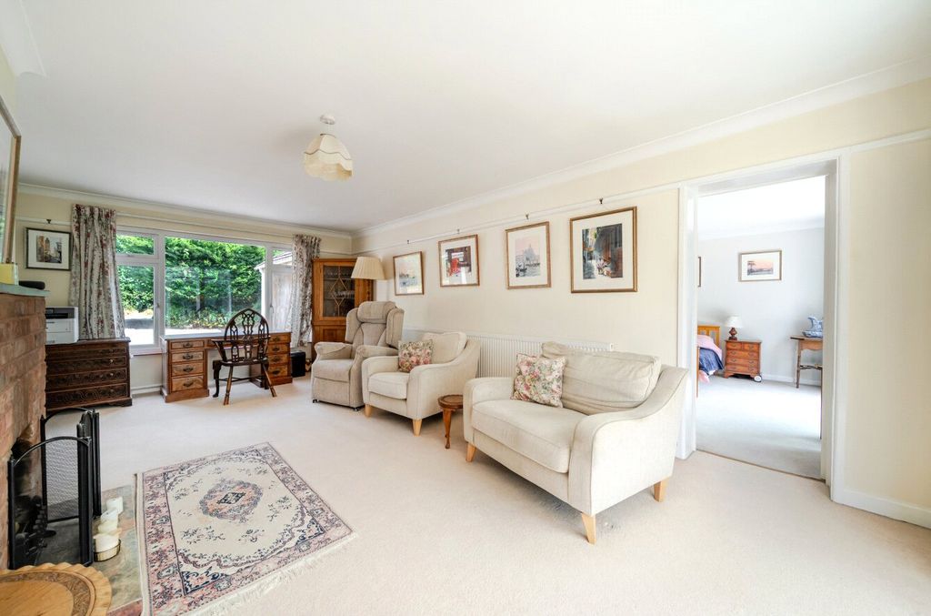 Property photo 3 of 15 Sitting Room