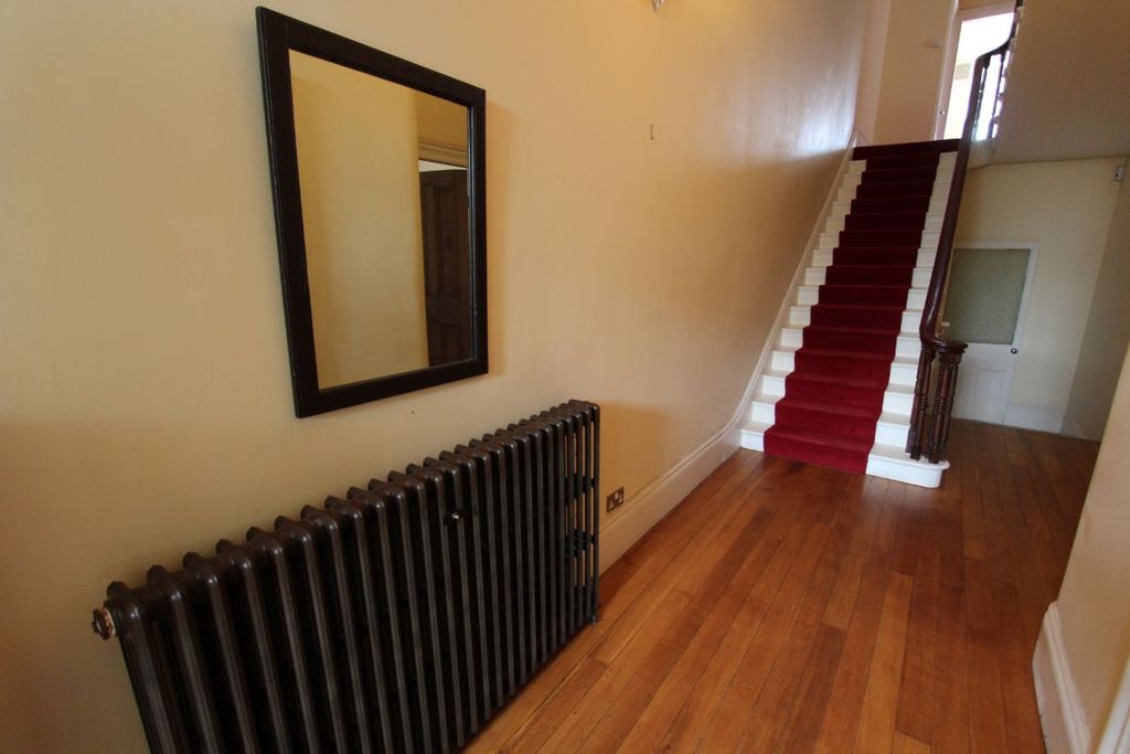 Property photo 2 of 35