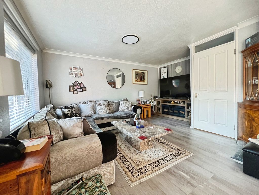 Property photo 3 of 10 Pbox-Img.Jpg