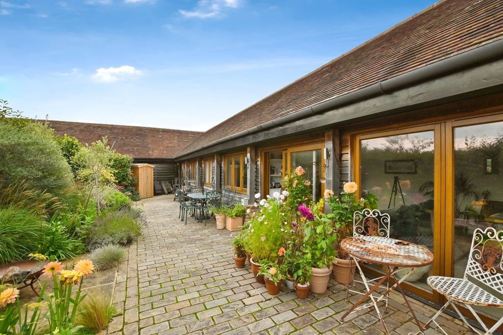 Property photo 2 of 17 Photo