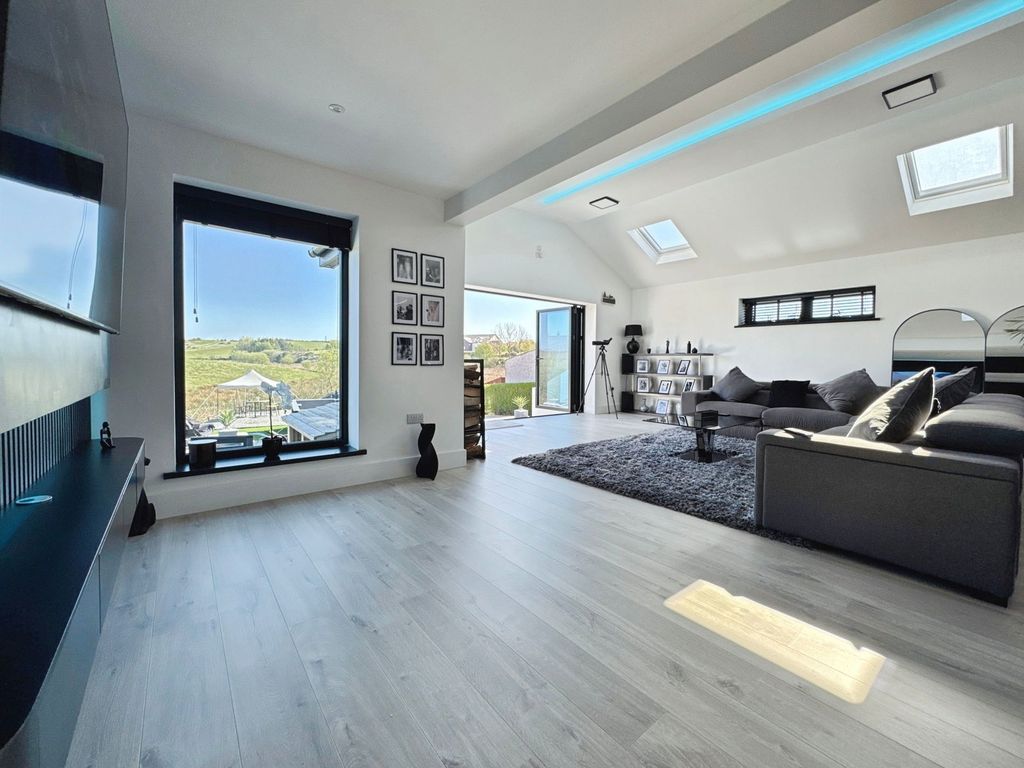 Property photo 3 of 26