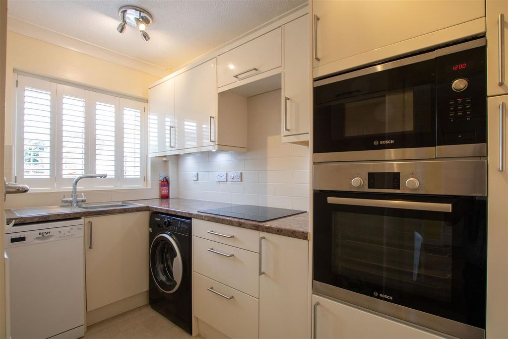 Property photo 3 of 7 Kitchen.Jpg