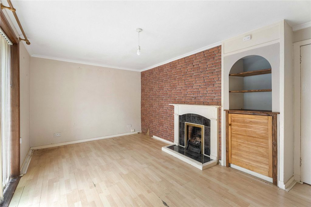 Property photo 2 of 18 Oxgangs Street