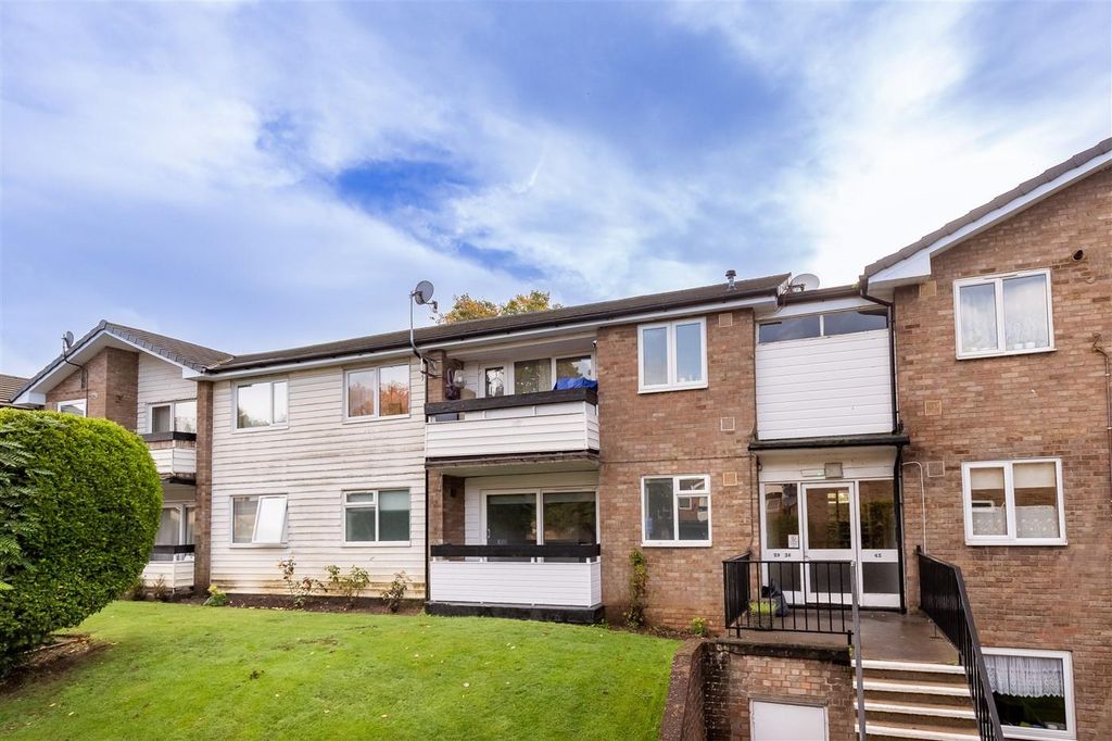 Property photo 1 of 8 Cedar Court 1