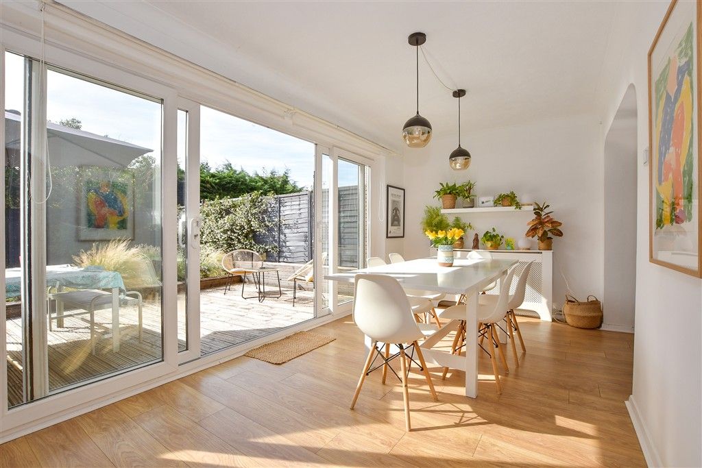 Property photo 3 of 10 Dining Area