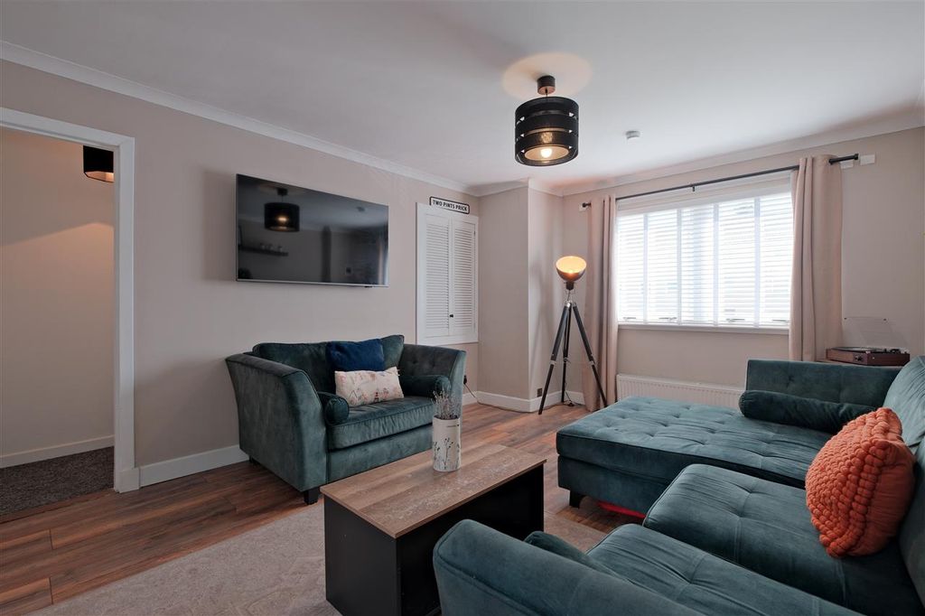 Property photo 2 of 20 Lounge
