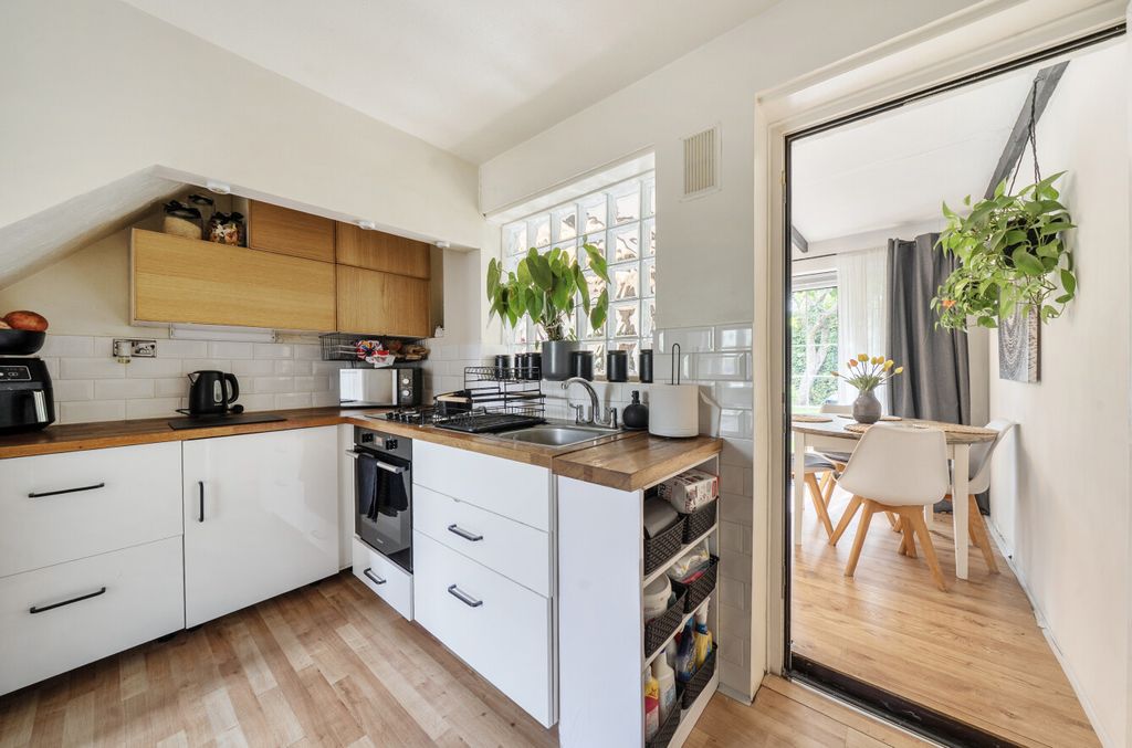 Property photo 2 of 21 1-6Aa33Ea1Bc281-1...