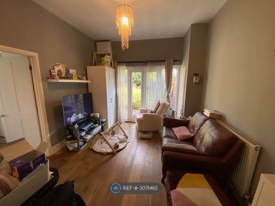 Property photo 1 of 10 Living Room