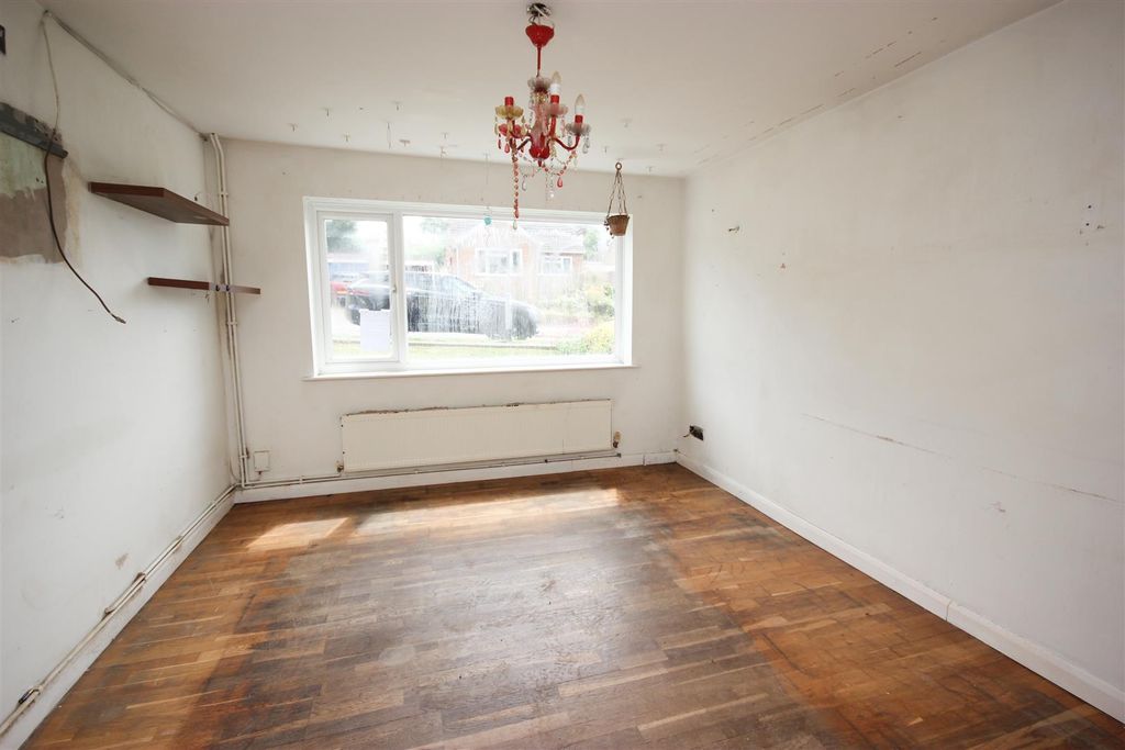 Property photo 1 of 9 Lounge.Jpg