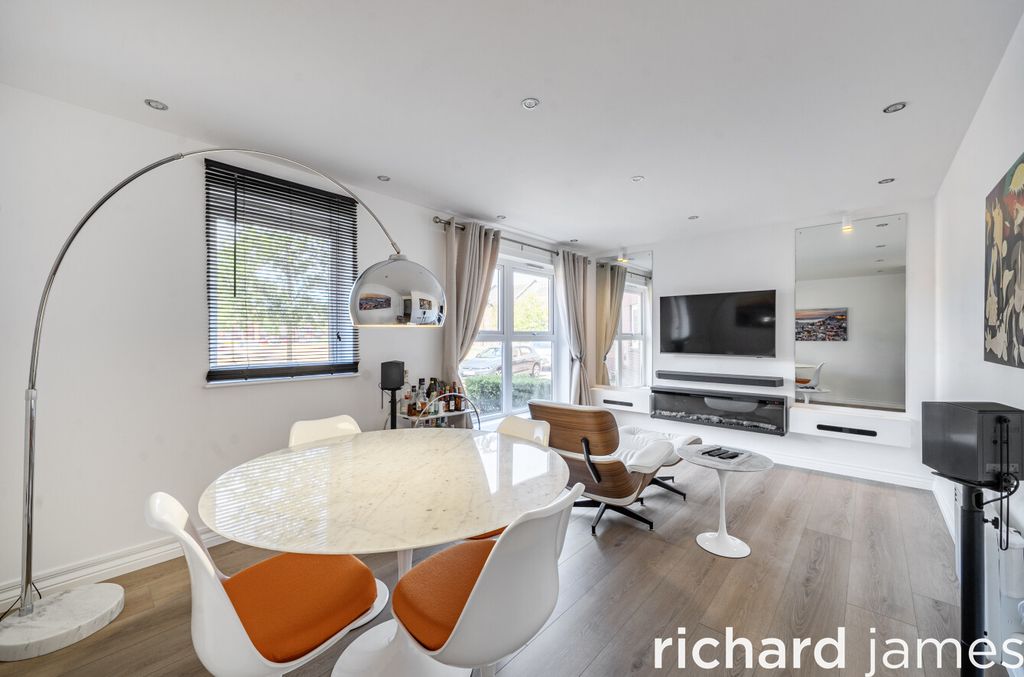 Property photo 3 of 13 546688F10F1246d7A8Bdf93A0F88d62E