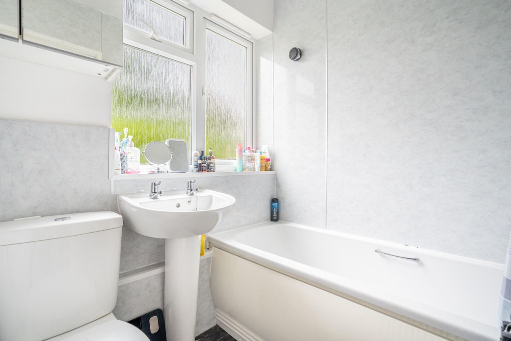 Property photo 2 of 12 Bathroom