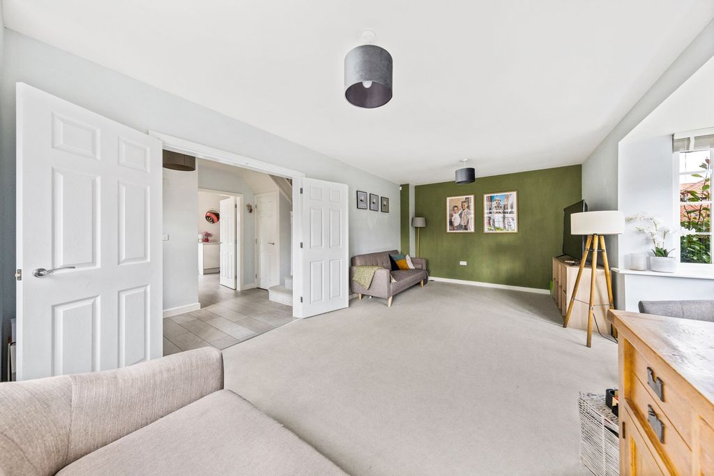 Property photo 3 of 27