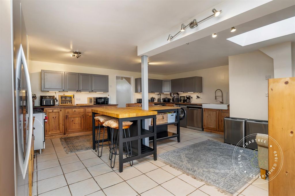 Property photo 2 of 31 Merthyr-Road-19.Jpg