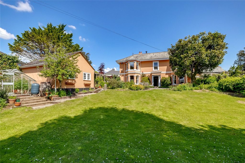 Property photo 3 of 19 Garden